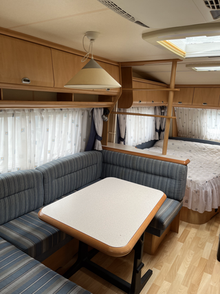 Caravana Hobby 560 Luxe Easy 3 ambientes