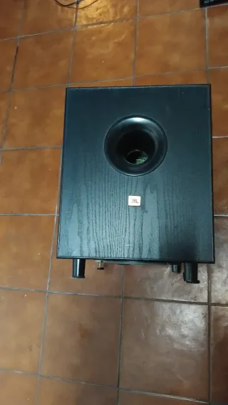 Amplificador Onkyo y Altavoces JBL Negros