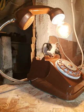 Telefono vintage marrone