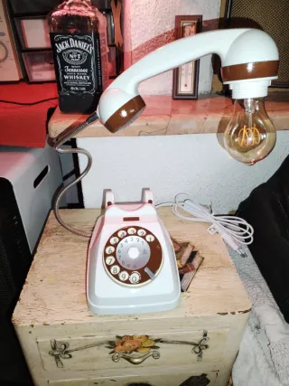 Telefono vintage marrone