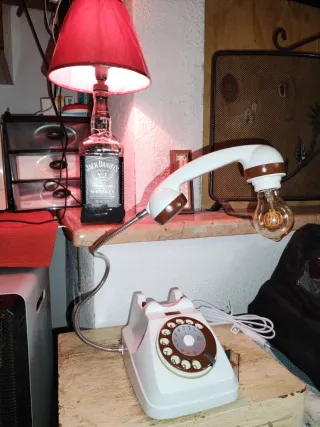 Telefono vintage marrone