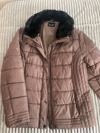 Chaqueta Outwear marrón con cuello de pelo