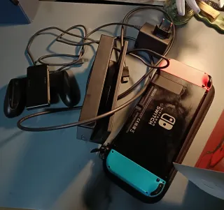 Nintendo Switch con todos los productos que vino