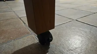 Mesa de centro elevable de madera y cristal