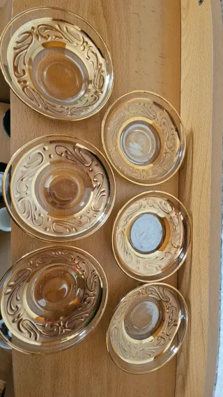 Juego 6 vasos té árabes con platos dorados