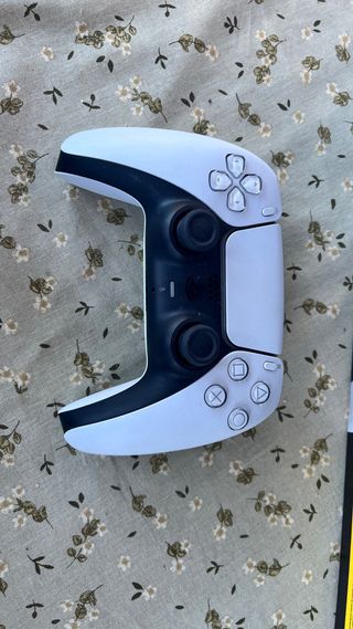 PS5 + Mando Incluye codigo para FC26  ¡SIN USAR!