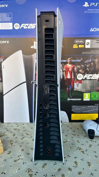 PS5 + Mando Incluye codigo para FC26  ¡SIN USAR!