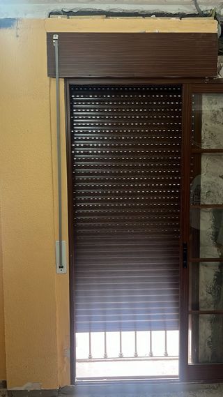 Balconera corredera climalit marrón