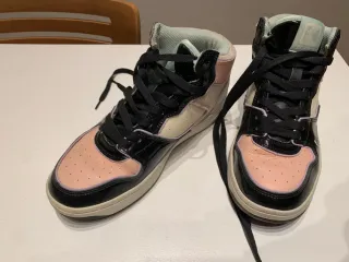 Zapatillas Karl Kani High Top Negro/Rosa