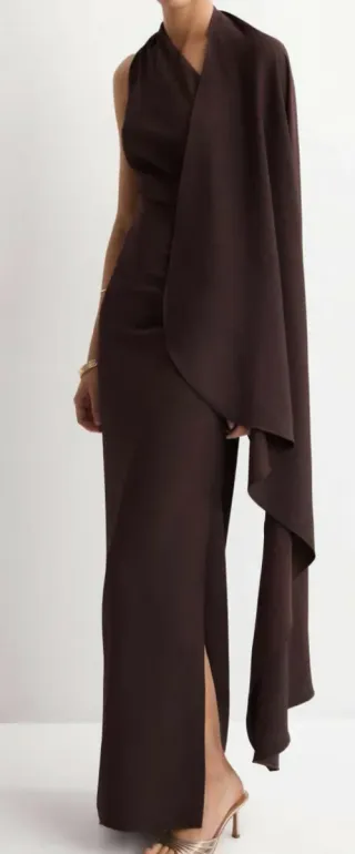 Vestido Mango Marrón con Capa