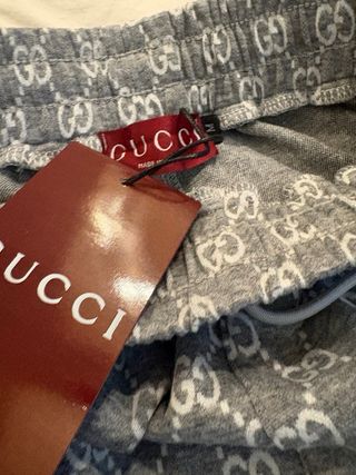 Conjunto Gucci Polo y Shorts GG Gris