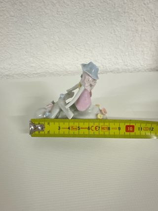 Figurita porcelana niña con sombrero