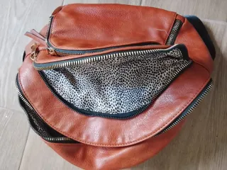 Bolso de cuero marrón