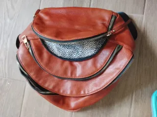 Bolso de cuero marrón