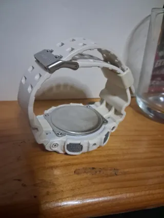 Casio G-Shock Blanco y Dorado