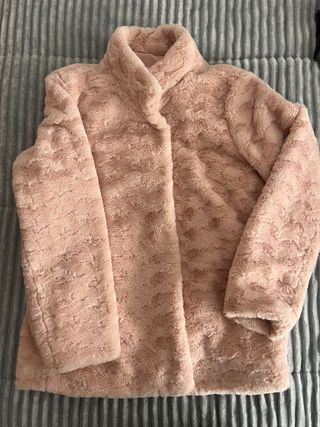 Chaqueta rosa de pelo sintético