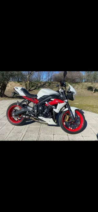 Triumph Street Triple 675 R - Blanca y Roja