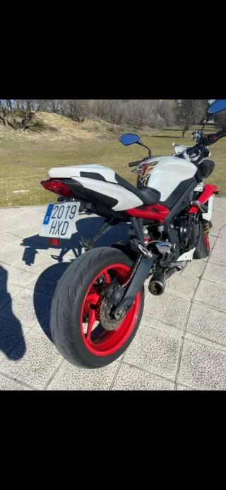 Triumph Street Triple 675 R - Blanca y Roja