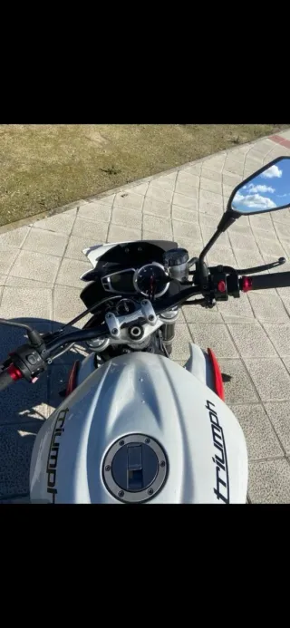 Triumph Street Triple 675 R - Blanca y Roja