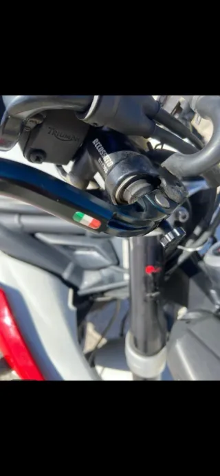 Triumph Street Triple 675 R - Blanca y Roja