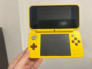 Nintendo 2DS XL Pikachu Edition