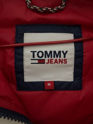 Chaqueta Tommy Jeans plumífera