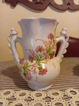 Jarrón de cerámica con flores Larios