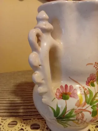 Jarrón de cerámica con flores Larios