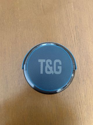 Altavoz portátil con luz LED