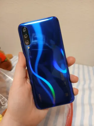 Xiaomi Mi A3 + 3 Fundas + Cargador