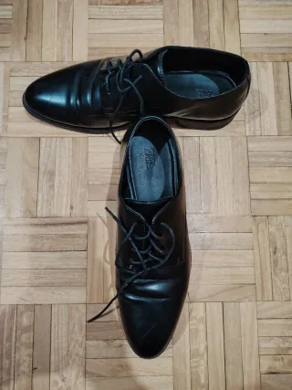 2 P. Zapatillas T. 44 y zapato de vestir 44, x 50€