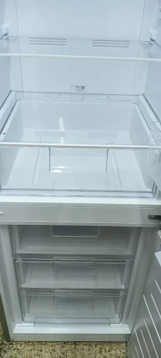 Nevera combi no Frost energía A+Sauber plateada