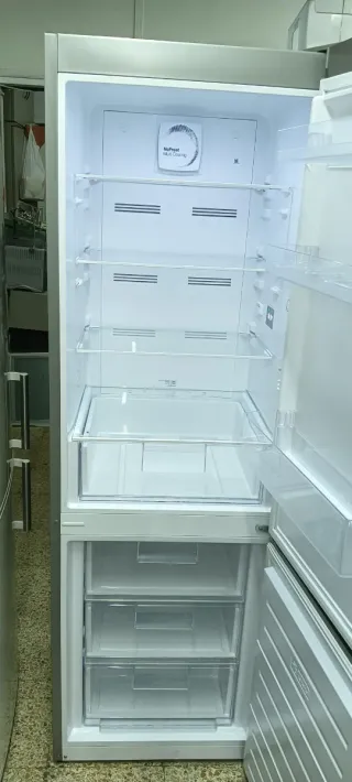 Nevera combi no Frost energía A+Sauber plateada