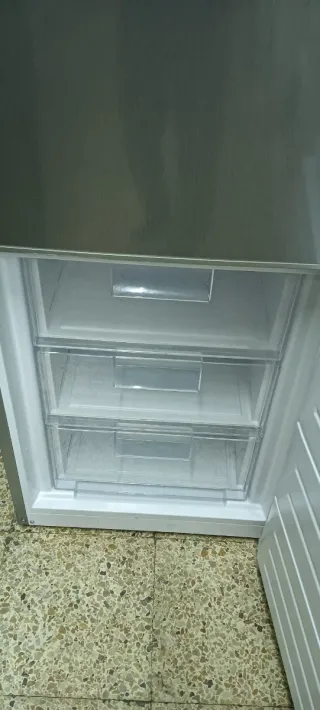 Nevera combi no Frost energía A+Sauber plateada