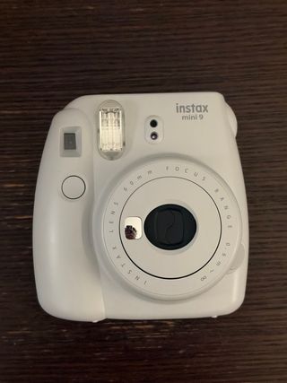 Cámara Instax Mini 9 Fujifilm Blanca + Funda