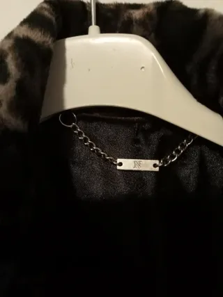 Chaqueta preciosa estampado animal