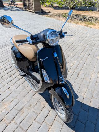 Vespa Primavera 50 4T Negra Año 2018 7500 Km