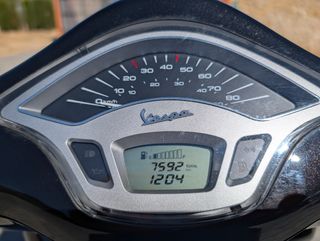 Vespa Primavera 50 4T Negra Año 2018 7500 Km