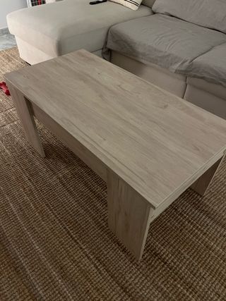 Mesa de centro elevable de madera clara
