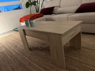 Mesa de centro elevable de madera clara