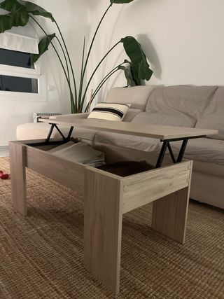 Mesa de centro elevable de madera clara
