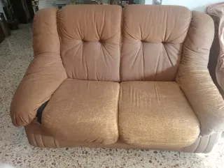 Sofá de 2 plazas marrón y dorado