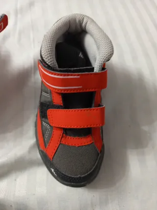 Calzado montaña niñ@ sin estrenar.N27