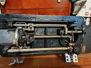 Máquina de coser Alfa antigua