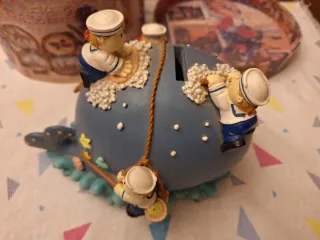 Hucha infantil de ballena y marineros + caja