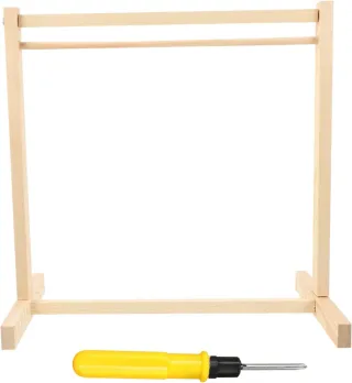 Perchero de Madera para Ropa de Muñecas