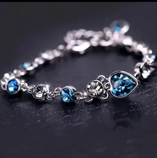 Pulsera de circonitas en forma de corazón