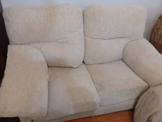 Mueble organizador negro con detalles rojos