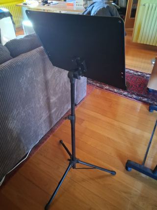 Atril con brazo independiente para iPad