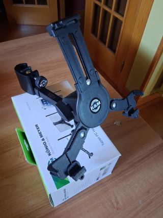 Atril con brazo independiente para iPad